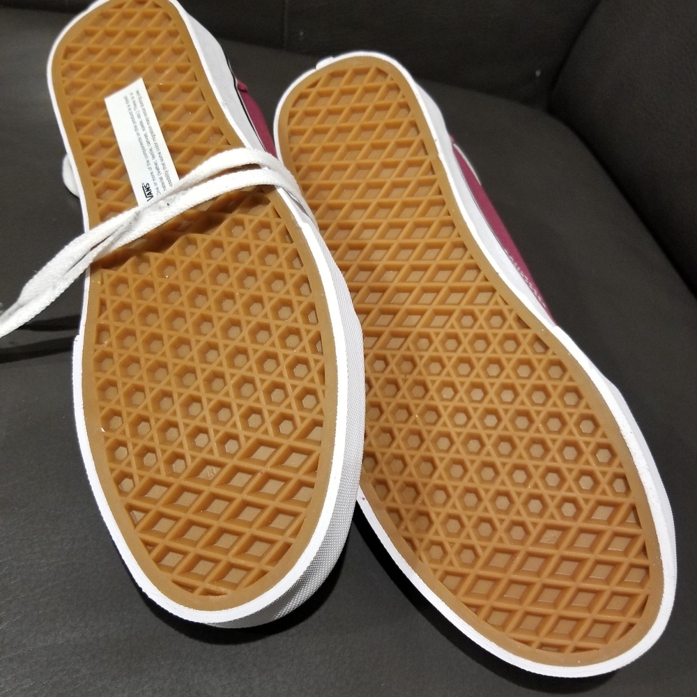 Red low top Vans new 8.5